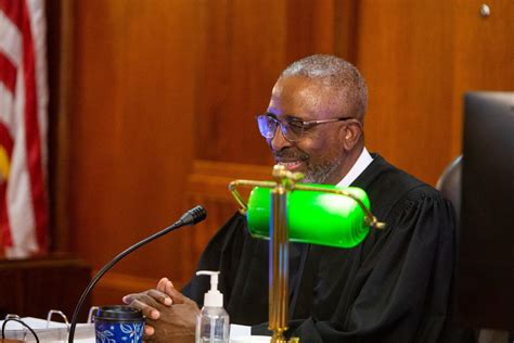 Court blocks sale of Elvis' Graceland estate in foreclosure auction