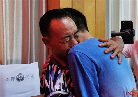 困在时间里的母亲：26年前3岁儿子被偷走 妈妈寻子未果住进精神病院|四川省_新浪新闻