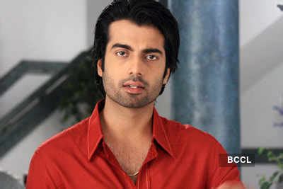 Kunal Karan Kapoor (L) in a still from the TV show 'Pratigya ...