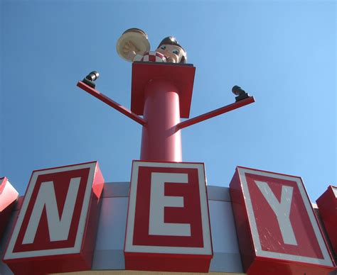 Why is there a Big Boy statue in Charleston, West Virginia? | WOWK