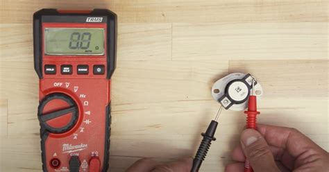 Using a Multimeter On Power Tools 的图像结果