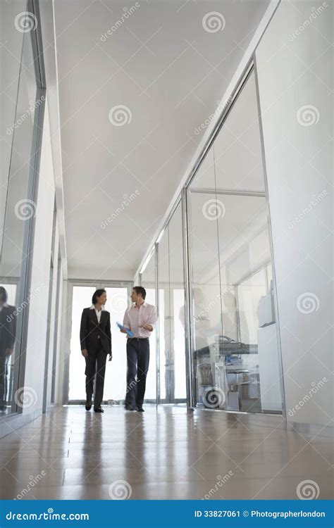 People Walking in a Hallway 的图像结果