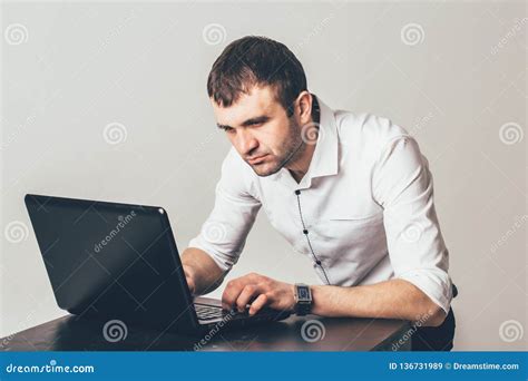 A Man Busy with Computer 的图像结果