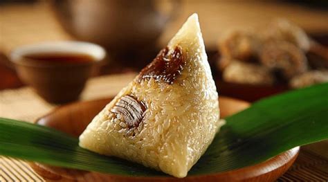 Why do Chinese people eat zongzi during duanwujie? And what has this to ...