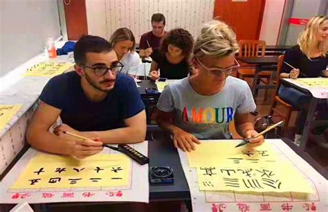 比利时学生：教老外学中文 那些年追过的汉语 - 知乎