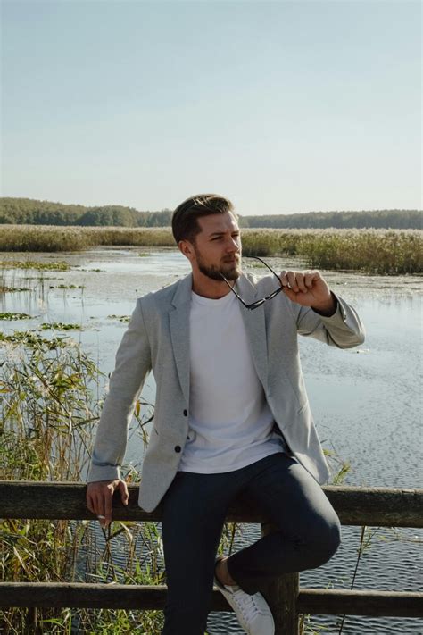 Business-Casual Suit 的图像结果