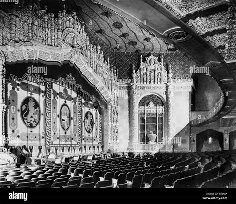Empty stage 1920s hi-res stock photography and images - Alamy