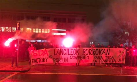 Greba SDA Factoryn, hitzarmenaren alde eta langile berrien ...