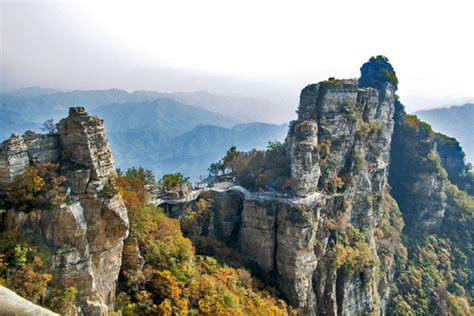 藏在河北太行山深处的秘境，赞皇嶂石岩，绝壁之上为何有座皇宫？