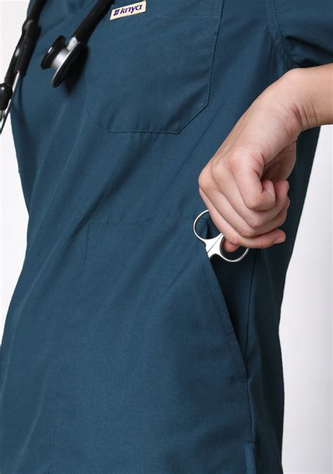 Buy Classic Women's 5-Pocket New Gen Forest Green Scrub Online – Knya