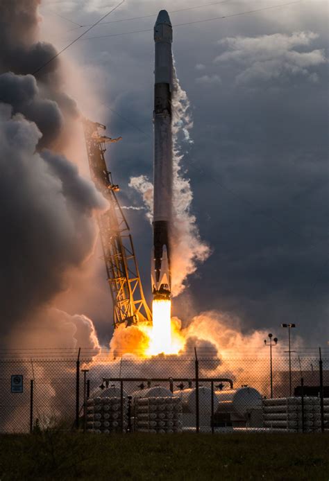 Photos: Recycled Falcon 9 – Dragon Combination Blasts Off from Florida ...