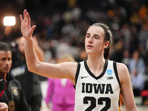 Caitlin Clark's emotional goodbye to the Iowa Hawkeyes 2024 season...