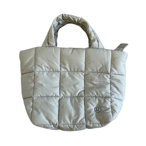 Lululemon Quilted Grid Crossbody Bag 5L- Silver Drops, Women's Fashion ...