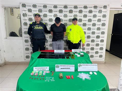 Dragoneante del INPEC, capturado intentando ingresar 31 celulares y 35 ...