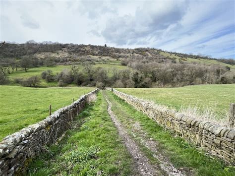 Between two walls © John H Darch :: Geograph Britain and Ireland