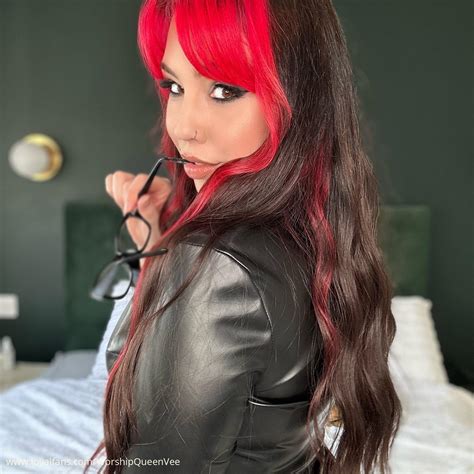 Findom Queen Vee's Official Social Fan Page | LoyalFans