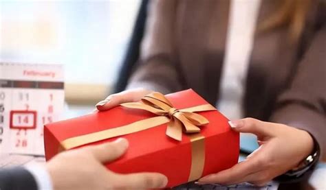 得奖了要什么礼物最新素材