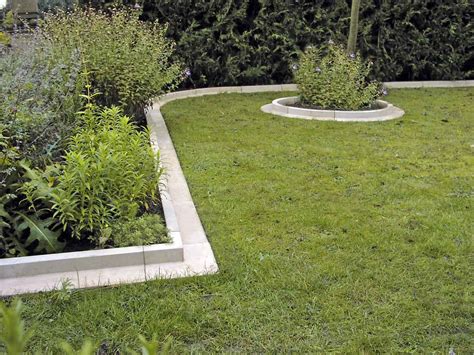 Cast Stone Lawn Edging | Haddonstone USA