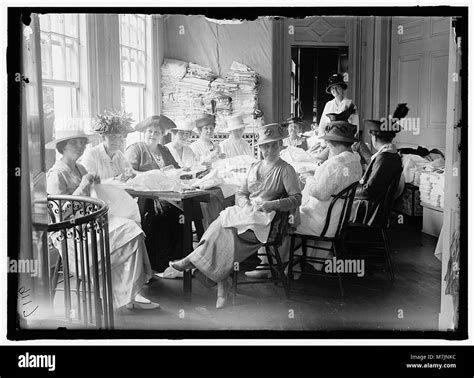 SENATE WOMEN SEWING, AT DISTRICT HEADQUARTERS, RED CROSS LCCN2016868079 Stock Photo - Alamy