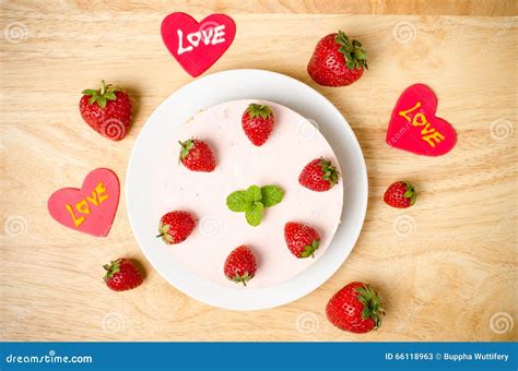 草莓乳酪蛋糕 库存图片. 图片 包括有 çˆ±, å ¯å £, è ‰èž, è‡ªåˆ›, å žä¼¦æ³° - 66118963