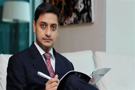 Not concerned about rupee: Sanjeev Sanyal