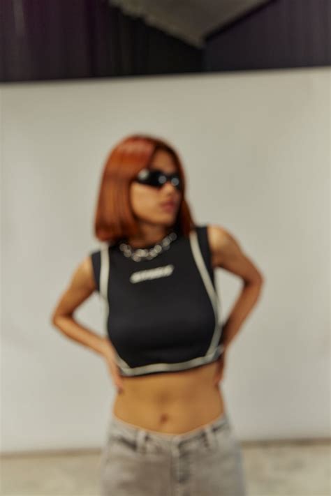 NO2 CROPPED TOP-UNISEX – SIX5SIX STREET