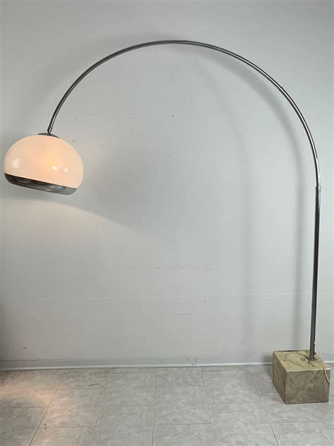 Mid-Century Arched Floor Lamp By Harvey Guzzini 1970s For Sale at 1stDibs