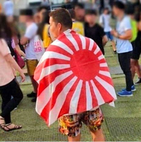 韓国のイベントに旭日旗まとう男性 主催者へ批判集まる：朝日新聞デジタル