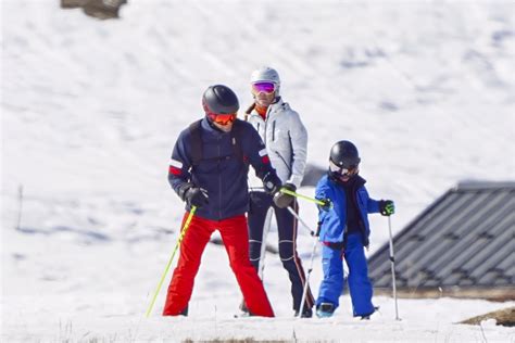 Prince William, Kate Middleton and kids hit the slopes on fun family ...