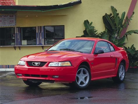 Ford Mustang GT (2000) - pictures, information & specs