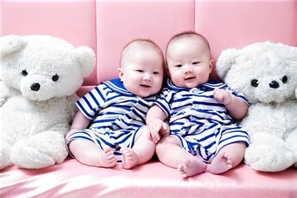 双胞胎小名男女通用 有趣的双胞胎小名大全 有创意的双胞胎乳名_第一起名网