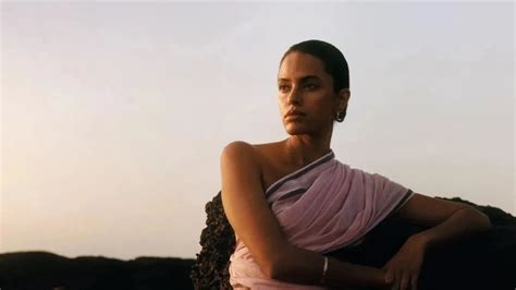 What to eat in every phase of your menstrual cycle, according to ...