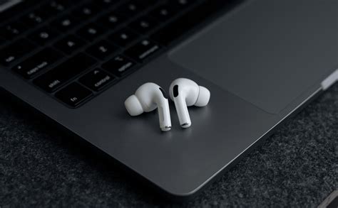 Can AirPods Connect to PC? (All You Need to Know)