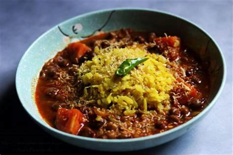 Nagpur Special: अलग तरीके से बनाकर खाएं पोहा - tari-poha-recipe - Nari ...