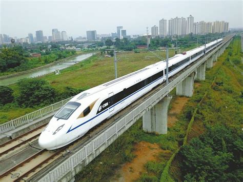 西成高铁力争下月底开通 成都3小时飙西安8小时到北京_央广网