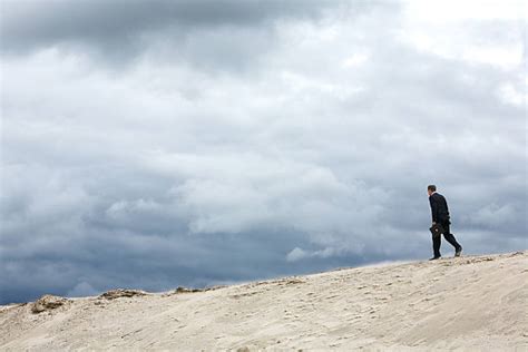 Business Man Suit Amor Wasteland 的图像结果