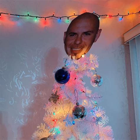 Jenn Melon | it’s beginning to look a lot like pissmas | Instagram