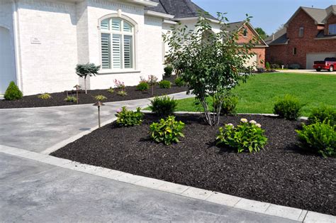 Beautiful Front Yard Landscaping Mulch