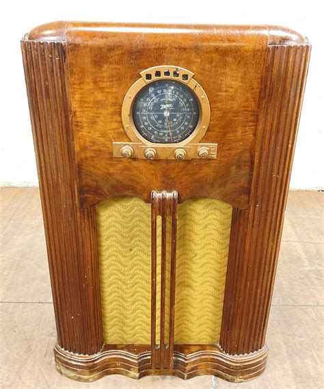 Lot - c.1930s Zenith Art Deco Tube Console Floor Radio