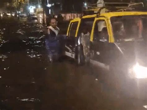 Mumbai red alert today, schools-colleges closed, woman dead, 14 flights ...