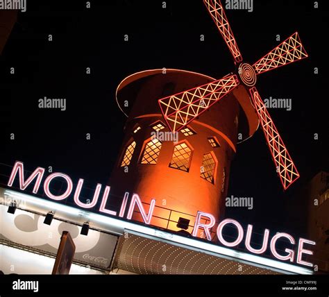 Nightlife paris hi-res stock photography and images - Alamy