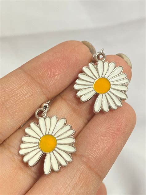 Daisy earring set – KISHARA