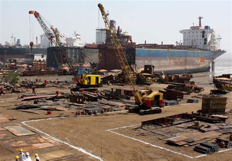 Blast at Gujarat ship-breaking yard kills five - India Today