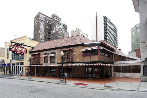 Carmine’s Restaurant Building in Chicago’s Gold Coast Is Selling for ...