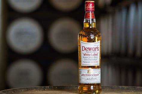 Buy Dewar's White Label Blended Scotch Whisky – Dewar's Aberfeldy ...
