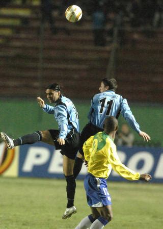 足球——美洲杯：乌拉圭队胜厄瓜多尔队_新华社