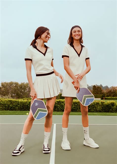 What Should a Woman Wear to Play Pickleball: Stylish Outfit Ideas and Tips