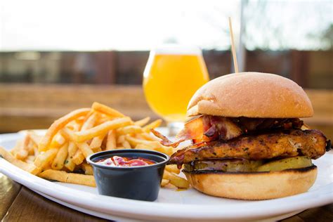 Ocean Beach Brewery Happy Hour: Times, Menu & Specials 2025