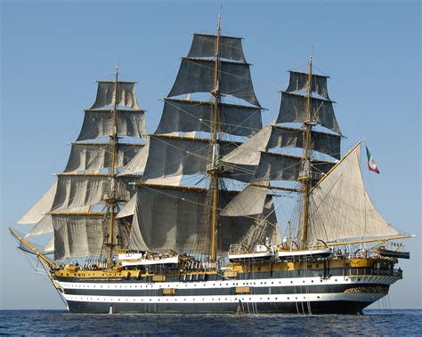 Italian training ship Amerigo Vespucci : r/europe