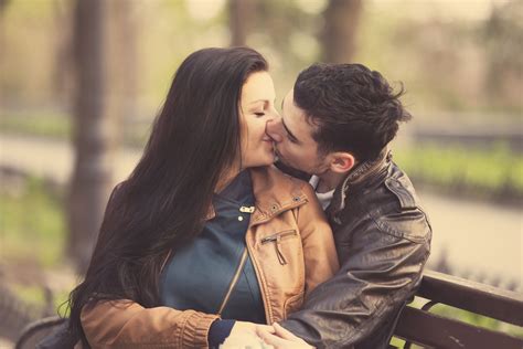 Lovers Hug And Kiss Wallpapers - Wallpaper Cave